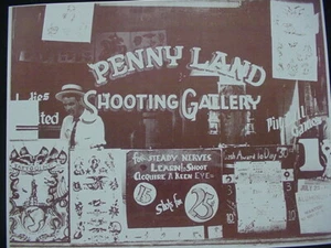 Pennyland Shooting Gallery & Tatuaggio Sala Fotografia Seppia Ristampa Anni 50 - Foto 1 di 1