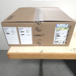 Cisco C9300-48P-E Catalyst Switch incl. DNA 3Y - Afbeelding 1 van 1