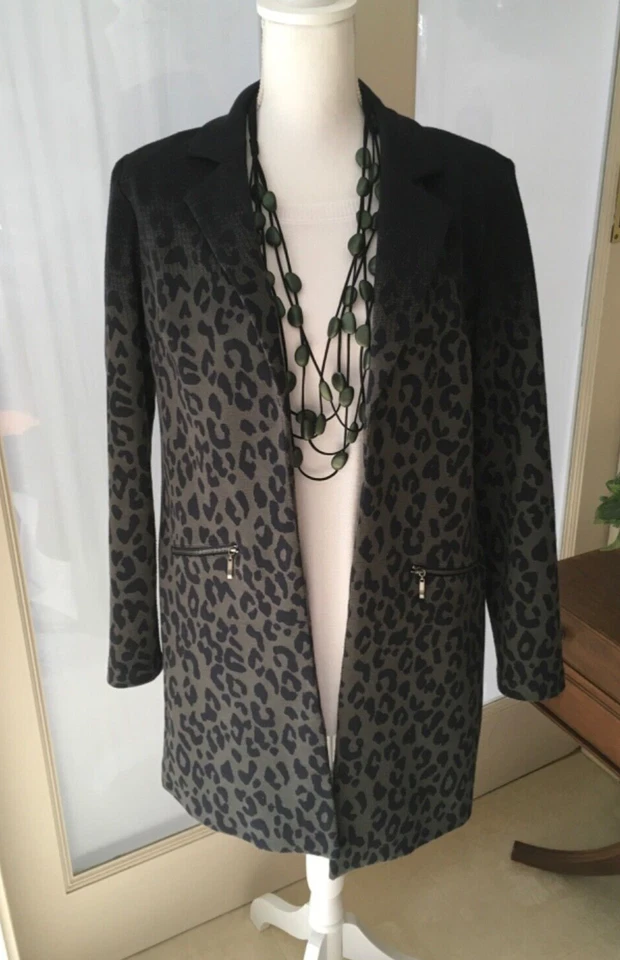 Chaqueta de punto largo tribal verde salvia camuflaje talla S  Foto 1 de 4