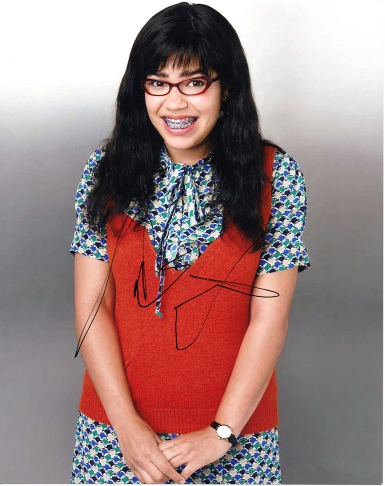 America Ferrera Actress in UGLY BETTY Signed 10x8 Col Promo Photo Autographed - Image 1 of 1