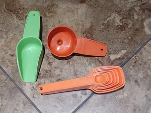 Vintage Tupperware Measuring Spoons ~ Orange Harvest Set of 7 - Picture 1 of 9