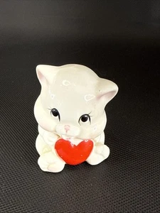 Figura de colección 1980 Wallace Berrie & Co "MUFFIN THE CAT" gato blanco corazón rojo - Imagen 1 de 6