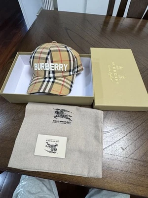 New condition Burberry baseball cap  Burberry logo  vintage unisex - Image 1 of 3