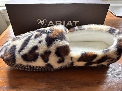 Nuevo par de zapatillas Ariat para damas acurrucadas crema leopardo XL 9,5-10,5 Foto 1 de 4