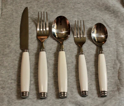 Colher de chá, colher de sopa, faca, garfos Pfaltzgraff White Tabletones - Imagem 1 de 3