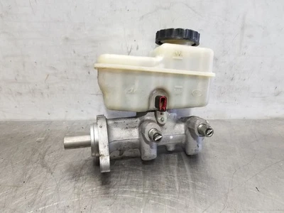 15 Nissan Frontier SV 2015 4,0 L cilindro maestro de freno Foto 1 de 4