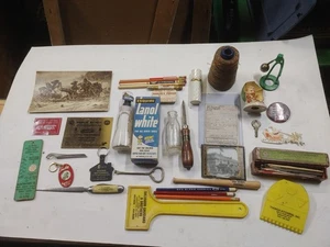 Großes Konvolut alter/antiker Schmuckstücke, Werbung, geätzte Stereotypien usw. - Bild 1 von 24