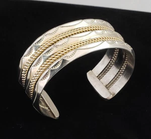 Brazalete Navajo de plata esterlina 12K GF alambre estampado carinado 3 filas ancho - Imagen 1 de 6