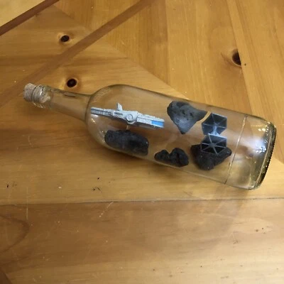 Halcón Milenario Asteroide Persecución en una Botella Foto 1 de 3