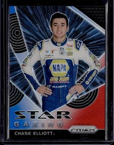 2018 Panini Prizm Chase Elliott Star Guarding Rosso Bianco & Blu #68 - Foto 1 di 2