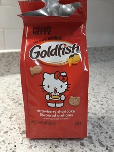 Hello Kitty Limited Edition Goldfish Pepperidge Farm Strawberry Graham Crackers - Foto 1 di 3
