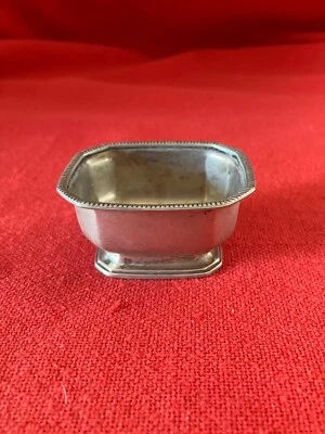 1913 hallmarked Stokes & Ireland, Birmingham, silver salt cellar without liner - Image 1 of 3