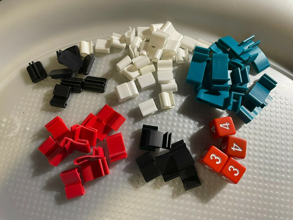 13 Piezas de Repuesto Juego Dead End Drive ~ ENORME LOTE CLIPS ROJO BLANCO AZUL Foto 1 de 1