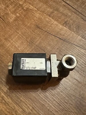 Bürkert 071194P/24V-12W / VA / Très Bon État - Image 1 of 4