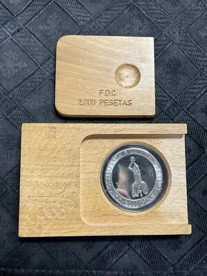 1992 Spain 2000 Pesetas Silver BU Wheelchair Basketball in wood holder - Image 1 of 4