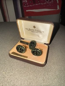 Vintage Men's Cuff Links Gold Metal Green Stone Scarab Beetles Plus Tie Clip - Picture 1 of 5