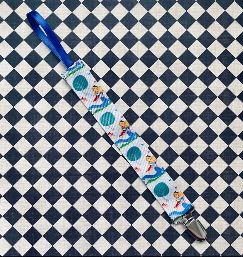 Clip chupete bebé niña I Have Gone Mad Wonderland Alicia Foto 1 de 2