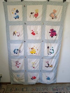 Manta acolchada vintage hecha a mano con apliques gorro niñas escenas algodón 3' x 4' - Imagen 1 de 10