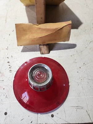 Ford Galaxy 1963 (ex. 500) LENTE DE PARADA Y LÁMPARA TRASERA CON RESPALDO Foto 1 de 2