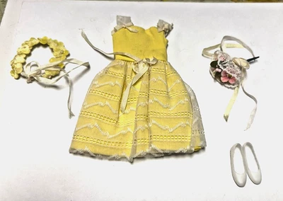 De colección Barbie Patrón Muñeca Flor Niña 1904 Conjunto Flores Cabeza Pieza Zapatos Lote Foto 1 de 4