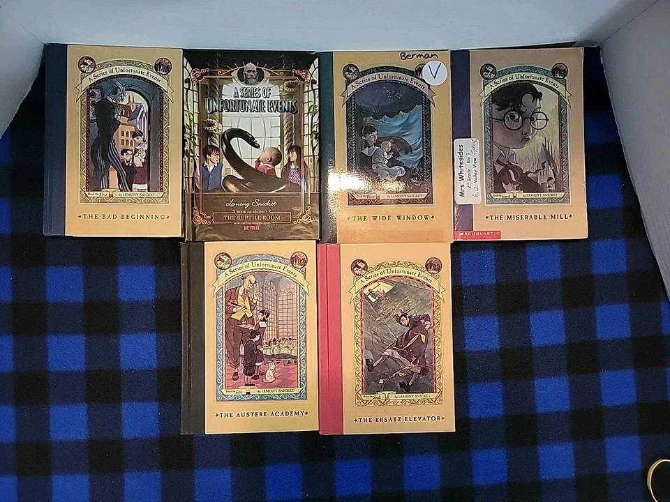 A Series Of Unfortunate Events  (#1-#6) Lemony Snicket 4 HC 2 PB BL4 - Image 1 of 4