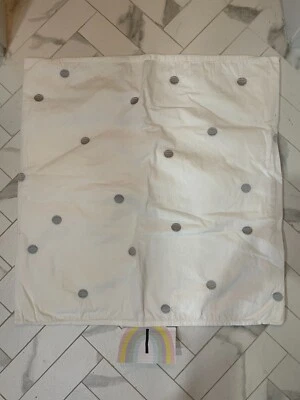 Kate Spade New York Deco Dot Euro Pillow Sham 26” X 26” Branco/Prata ou Platina - Imagem 1 de 4