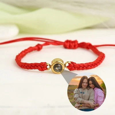 Pulsera de proyección de fotos personalizada • Joyería de imagen oculta minimalista hecha a mano Foto 1 de 4