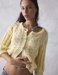 Urban Outfitters Kimchi Blue Maye Floral Button Short Sleeve Crop Cardigan Large - Picture 1 of 3