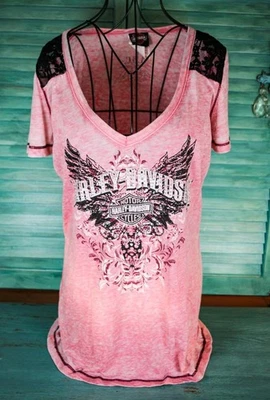 Camiseta para mujer Harley Davidson rosa negra encaje estrás detalles alas logotipo grande Foto 1 de 4