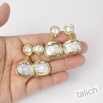 Pendientes colgantes bohemios orgánicos de perlas de agua dulce blancas naturales de latón chapado en oro de 18 quilates Foto 1 de 4