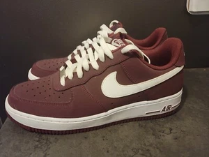 Nike Air Force 1 bordeaux vino basso scamosciato - Foto 1 di 8