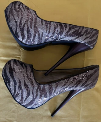 Charlotte Russe Gold Glitter Animal Print Stiletto Heels Size 7 EUC - Image 1 of 4