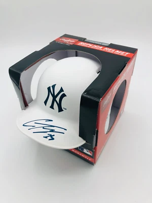 Mini casco de bateo blanco mate autografiado por Gleyber Torres de los Yankees de Nueva York (Beckett) Foto 1 de 2