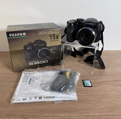 Fujifilm FinePix S1600 12.2MP Digital Bridge Camera 15x Zoom Boxed Kit 4GB SD - Image 1 of 4