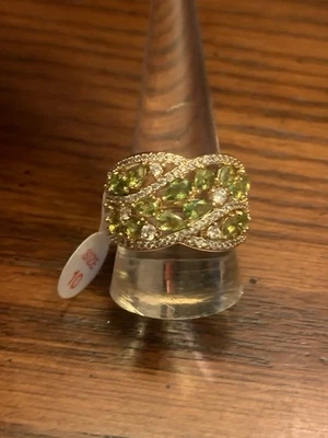 Anillo Bomb Party Talla 10 RG19734 Pétalos Terciopelo Peridoto de Agosto en Chapado en Oro Foto 1 de 4