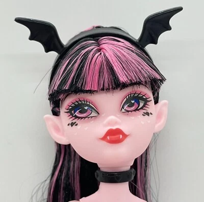 Monster High G3 Gore-Ganizer Draculaura Doll Outfit Bat Headband Choker Necklace - Image 1 of 4