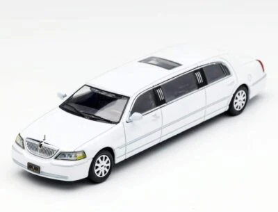 LINCOLN Town Car - Strech Limo  - white - GCD 1:64 - Immagine 1 di 4