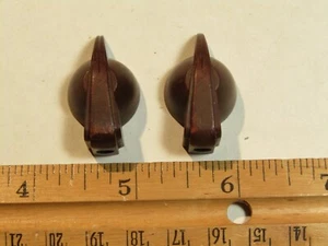 2 perillas de radio de cabeza de pollo con tapa plana marrón vintage ~ con tornillos de fijación ~ B - Imagen 1 de 4