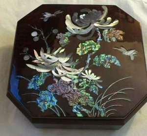 LACQUERWARE MOP INLAY LIDDED WOOD BOX WITH COMPARTMENTS - Picture 1 of 6