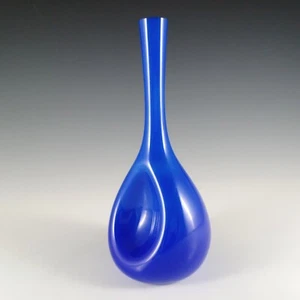 Jarrón sueco Elme de vidrio con estuche azul con hoyuelos de Gunnar Ander - Imagen 1 de 9