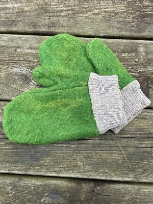 Dulces guantes antiguos hechos a mano de lana verde y grises USADOS textiles hechos a mano Foto 1 de 4
