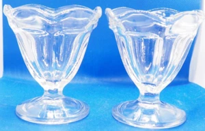 2 Vintage Tulpen geriffelt Eisbecher/Eis/Parfait/Wüstenschale mit Lebensmittel unbeschriftet. - Bild 1 von 7