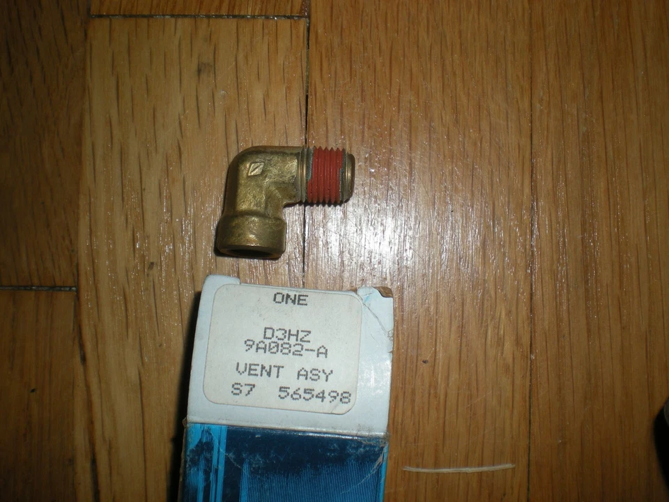 Ford L800 L900 1973 1974 diésel tanque de combustible ventilación D3HZ-9A082-A nuevo de lote Foto 1 de 1