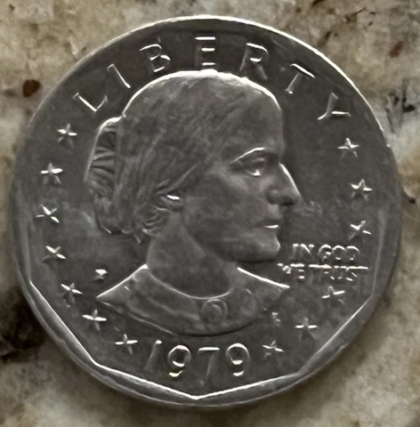 Rare 1979 Susan B Anthony P Dollar Coin. Narrow Rim Far Date Cover