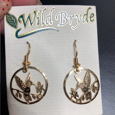 Pendientes colgantes colibrí tono dorado Wild Bryde 9218 1,25" Foto 1 de 2