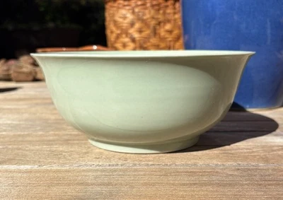 CUENCO GRANDE CHINO FINO JIA BO CELADON, REINO MEDIO Foto 1 de 4