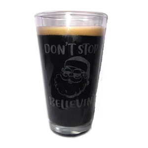 Vaso de cerveza Don't STOP Believin' años 80 Santa Clause pintado Navidad divertido grabado - Imagen 1 de 1
