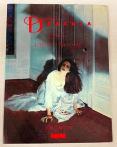 Libro de tapa blanda Drácula: a Symphony in Moonlight & Nightmares (NBM Publishing) casi nuevo - Imagen 1 de 4