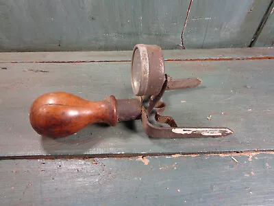 ANCIEN CONTROLEUR TESTEUR BATTERIE VOLTMETRE AMPEREMETRE vieux outil atelier  - Photo 1/4