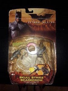 MATTEL DC COMICS BATMAN BEGINS SCARECROW SKULL STRIKE ACTION FIGURE 5" #H3757 - Picture 1 of 2